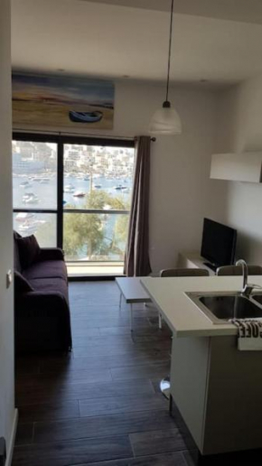 Modern,1 bedroom Seafront apt in St Paul's Bay 3